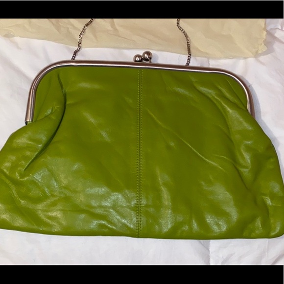 Dandounpaseo Handbags - BN - Green clutch with a chain strap for shoulder